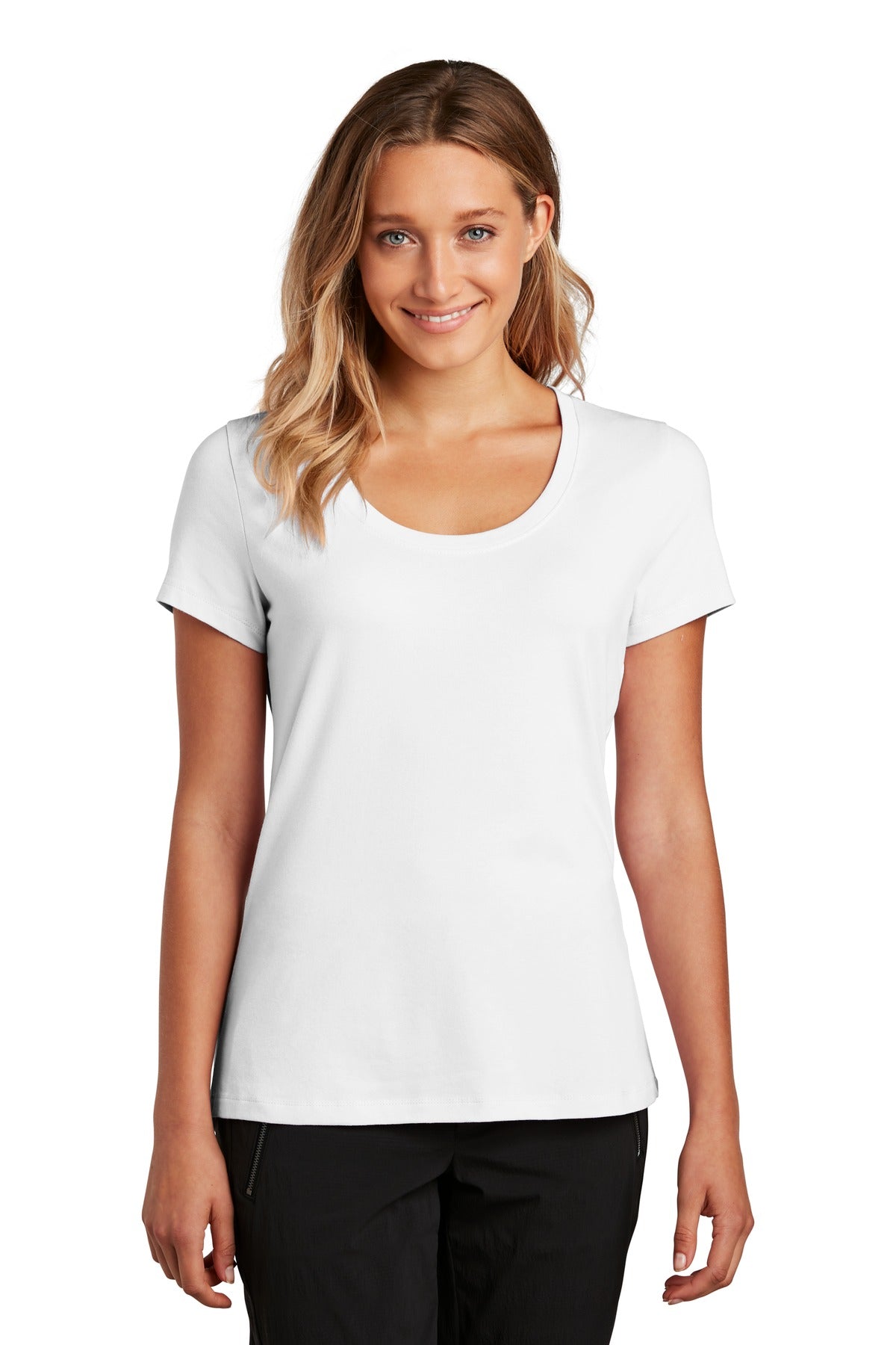 District ® Women&#39;s Flex Scoop Neck Tee DT7501